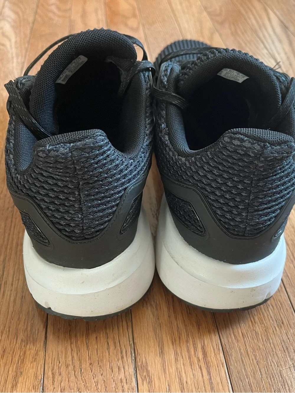 Men’s Adidas Ultimashow running shoes